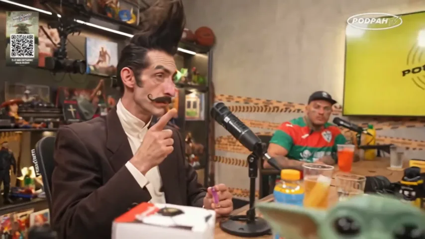 A mesma cena com o personagem transformado pelo Real Xablau.